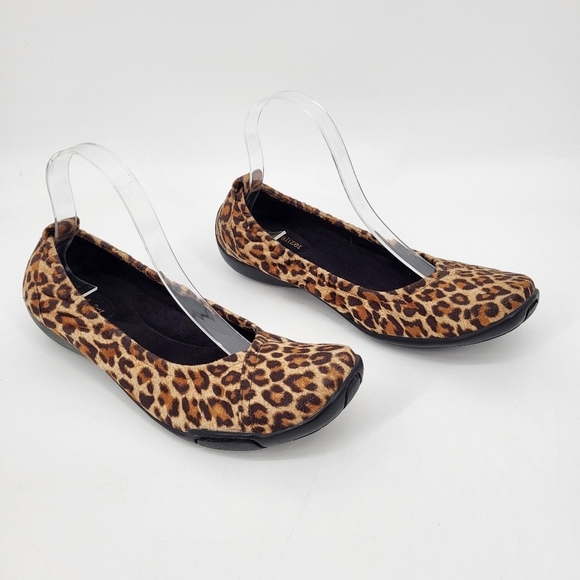 Naturalizer Leopard Print Flats Stretch Comfort Insole Creston Size 10 - Picture 1 of 9